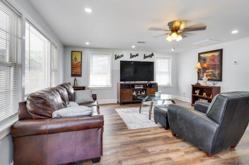 Pet-Friendly Charleston Home Near Dtwn! in Charleston, USA