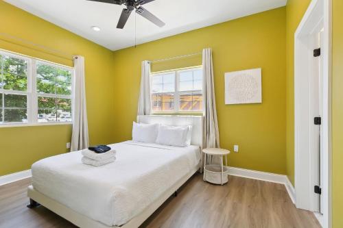 StayAE Downtown - One Bedroom, Ground Floor near เรือรบ ยูเอสเอสคิดด์