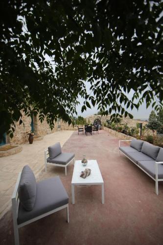 Bmehrine The Inn in Blat