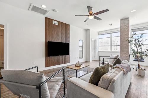 Entire High-Rise Apartment - 2BD in Baton Rouge, USA