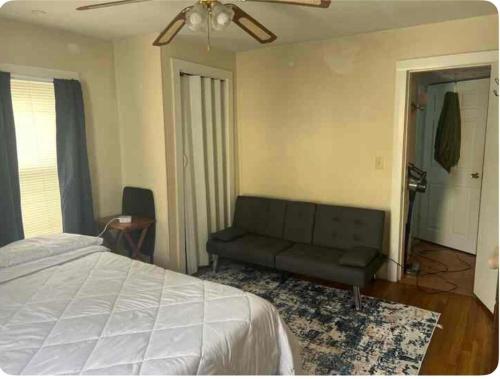 LOWER Apt 2bedrooms with Queen beds&pullout couch