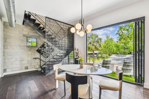 NEW! The Strata Barn - Luxury Hyde Park Townhome