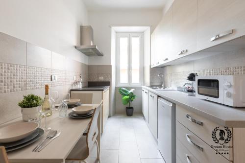 Dream House Re di Roma - 50mt to Metro Station, central position, 4pax, 2bdr, Rzym (zdjęcie 3)