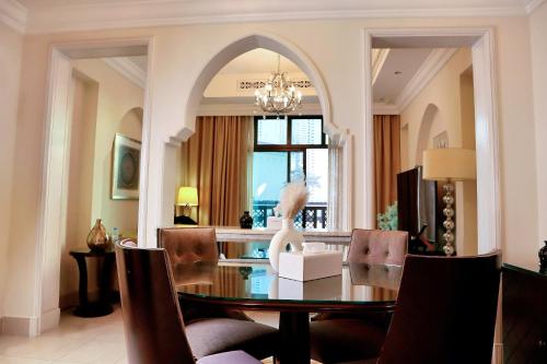 Full View Burj Khalifa and Fountains -Souk Al Bahar- Dream View holiday Home Rental, Dubai (Foto 10)