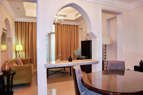 Full View Burj Khalifa and Fountains -Souk Al Bahar- Dream View holiday Home Rental, Dubai (Foto 9)