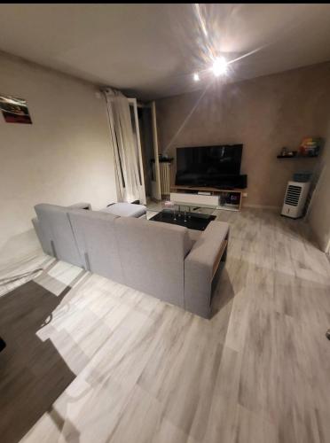 appartement 3 chambre a 10 minute du circuit - Location saisonnière - Allonnes