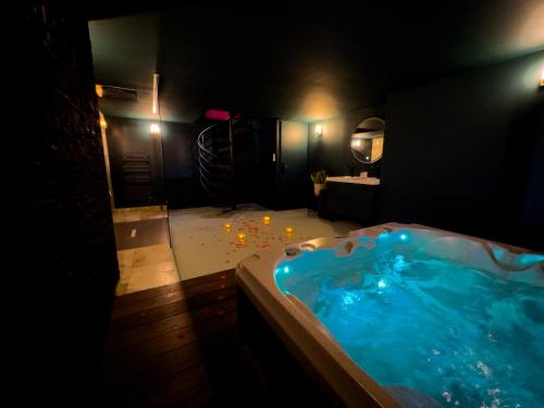 Mieuxqualhotel jacuzzi privatif Velvet Desire, Bordeaux