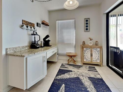 Villa on Point Brittany 5, 2 Bedroom, Pool, Near Beach, WiFi, Sleeps 4 in St Petersburg, USA