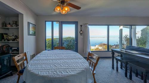 PA Crows Nest Cottage in Port Angeles