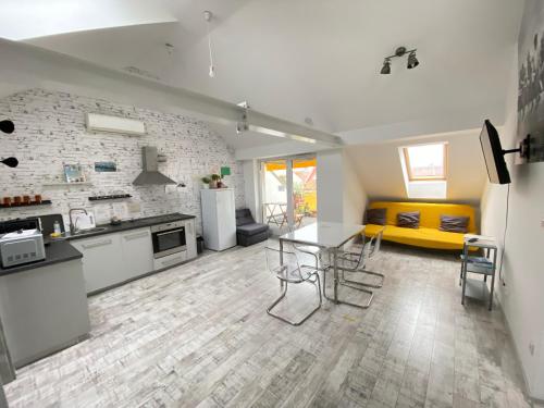 8x8 Tetőtér Apartman