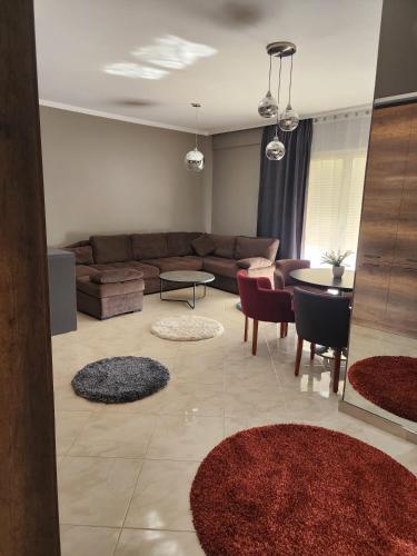 One-Bedroom Apartment image 6