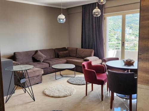 One-Bedroom Apartment image 2