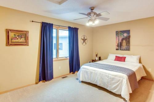 519) Massive 3 bedroom on the Lake