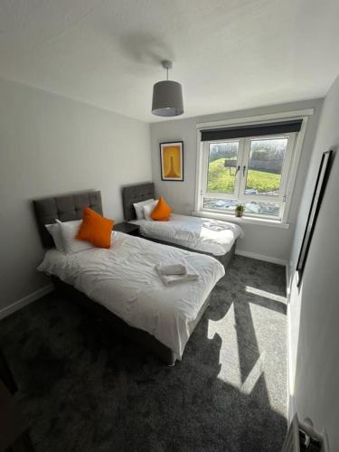 3-Bed Apartment Central Greenock in Greenock