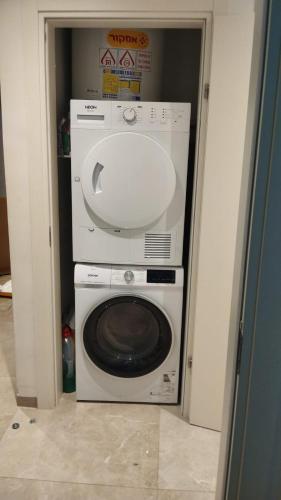 J Tower Luxury - image 12