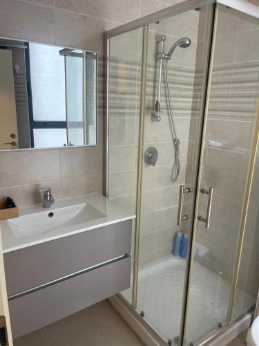 J Tower Luxury - main image