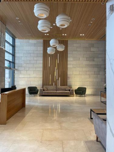 J Tower Luxury - image 13