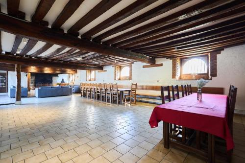 Gîte 8 chambres entre Reims et Epernay - La Chenevière - Gîtes Au Beau Sarrazin (Gite 8 chambres entre Reims et Epernay - La Cheneviere - Gites Au Beau Sarrazin) in Fontaine-Sur-Ay