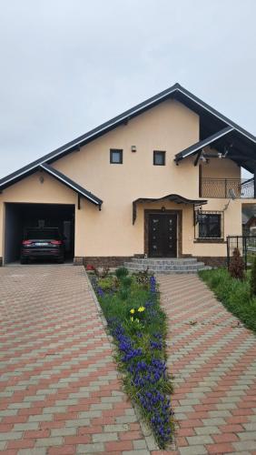 Viesnīcas āriene, Vila Simona in Argeşani