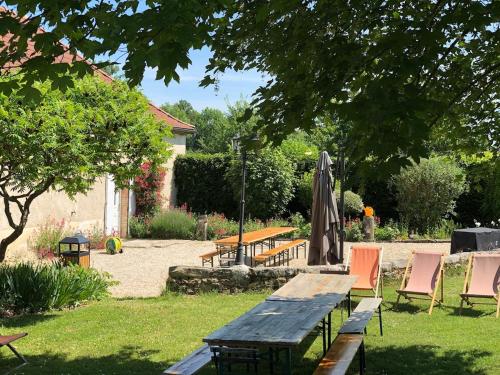 Gîte 8 chambres entre Reims et Epernay - La Chenevière - Gîtes Au Beau Sarrazin (Gite 8 chambres entre Reims et Epernay - La Cheneviere - Gites Au Beau Sarrazin) in Fontaine-Sur-Ay