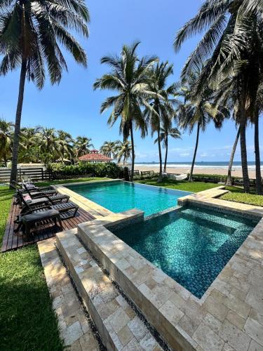 Pool and Jacuzzi Beachfront house CostaAzul ElSalvador