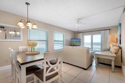 Marvel at the spectacular views from this bright corner condo!, New Smyrna Beach (photo 5)