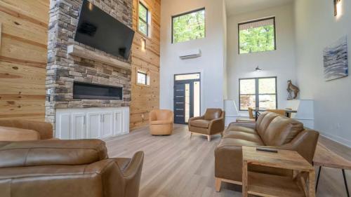 Beaver Lake Retreat with Hot Tub & Game Room in Prairie Creek (AR)