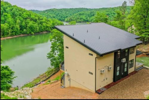 Beaver Lake Retreat with Hot Tub & Game Room in Prairie Creek (AR)