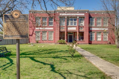 Downtown Schertz Vacation Rental Near Restaurants! in Schertz, USA