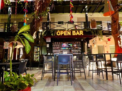 酒吧/高級酒吧, Hotel La Siesta Malecón (Hotel La Siesta Malecon) in 馬薩特蘭市中心