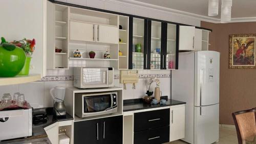 Kitchen, Casa de Temporada em Caldas Novas in Jardim Roma