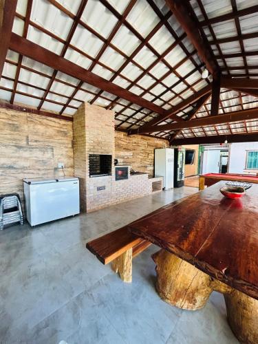 ห้องส่วนกลางสำหรับนั่งเล่น/ดูทีวี, Suíte Gourmet - Sítio Araras Cipó - Próx a Serra do Cipó (Suite Gourmet - Sitio Araras Cipo - Prox a Serra do Cipo) in แซร์ฮา โด ซิโป