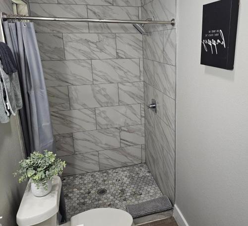 Homey 2br Home Near Dt & Airport in Austin, USA