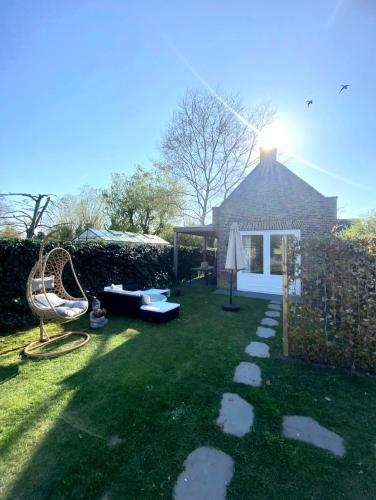 Huisje Suus, inclusief jacuzzi, kano en kajak in Broek Op Langedijk