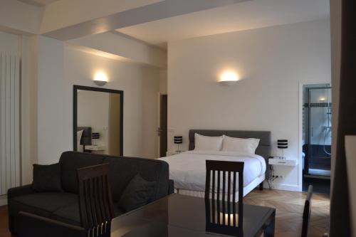 Paris Square - image 5