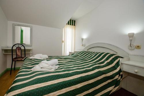 One-Bedroom Apartment image 6