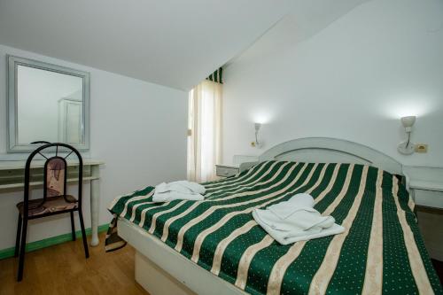 One-Bedroom Apartment image 5