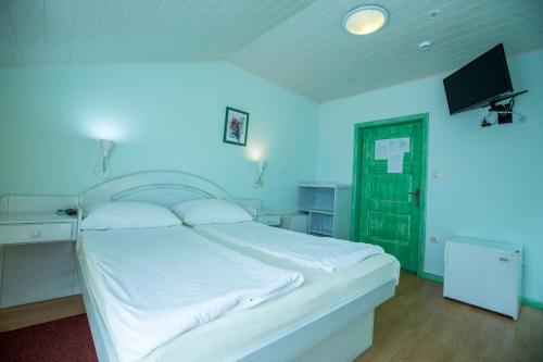 Double Room Standard image 7