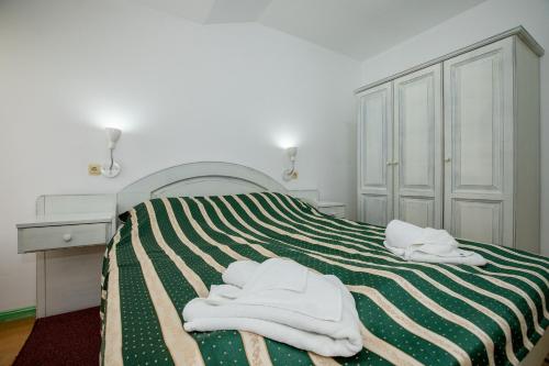 One-Bedroom Apartment image 4