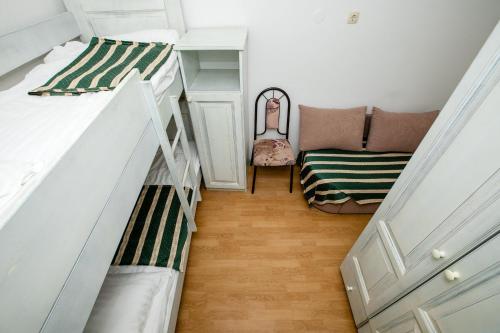 Quadruple Room with Balcony image 6