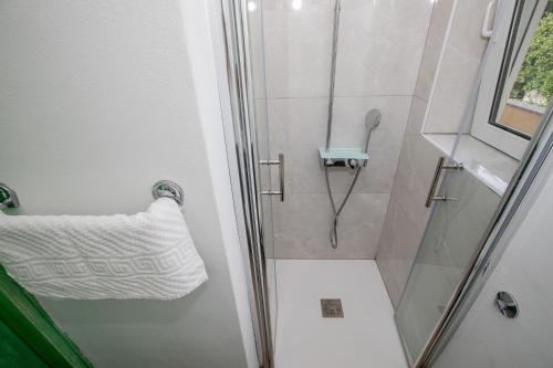 Quadruple Room with Balcony image 3