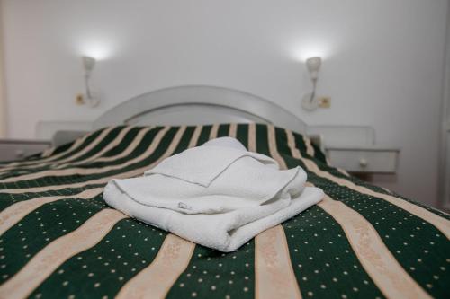 One-Bedroom Apartment image 1