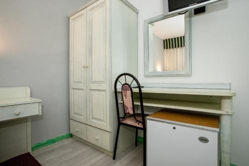 Quadruple Room with Balcony image 8