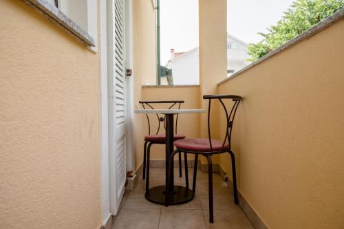 Quadruple Room with Balcony image 1