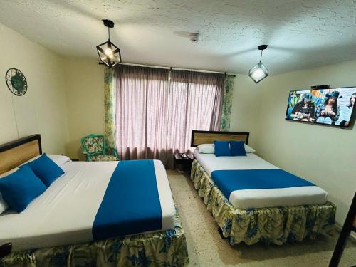 Standard Quadruple Room image 2