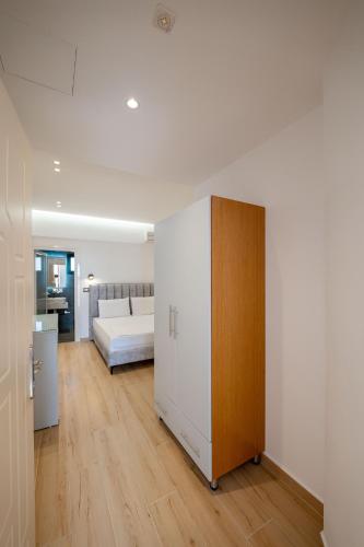 Triple Room with Lake View image 10