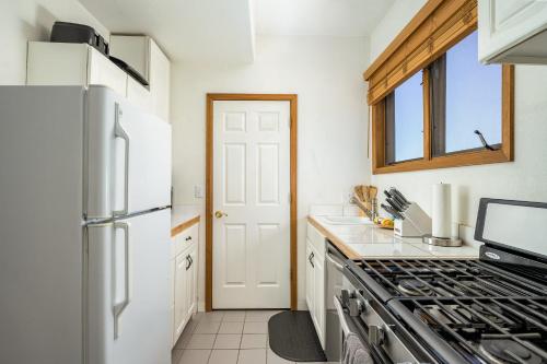 5 Bedroom Whole Home with Mountain Views in Evergreen (CO)