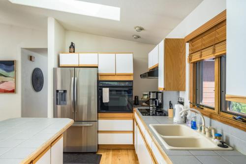 5 Bedroom Whole Home with Mountain Views in Evergreen (CO)