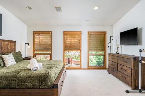 5 Bedroom Whole Home with Mountain Views in Evergreen (CO)