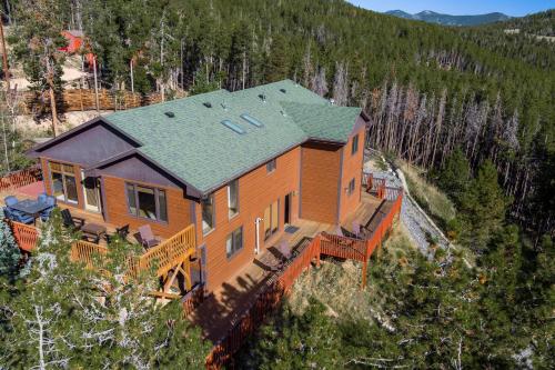 5 Bedroom Whole Home with Mountain Views in Evergreen (CO)